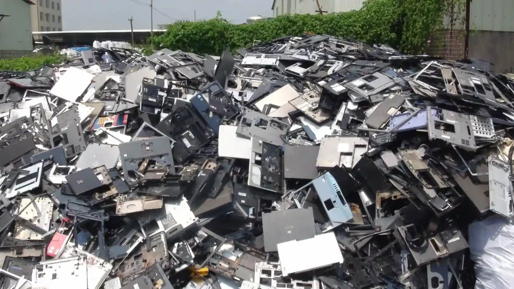 How does electronic scrap recycling create profitable opportunities for businessmen?